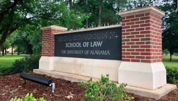 Universidad de Alabama devuelve millonaria donación