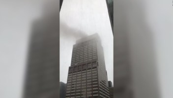Helicóptero chocó contra edificio en Nueva York