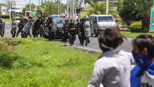 En Nicaragua se registra otro choque entre manifestantes y policías