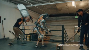El video del abuso a un robot no es real