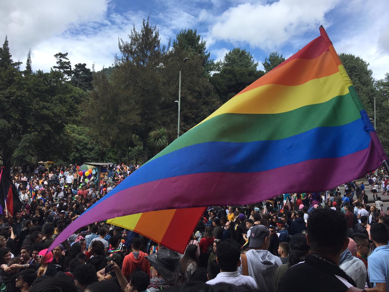 FOTOS Desfiles del orgullo gay se celebran en distintas partes del