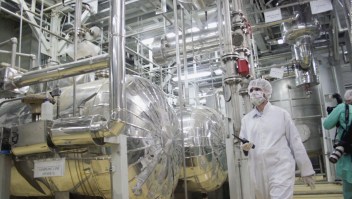 Irán supera el límite de enriquecimiento de uranio