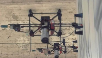 Drones grafiteros ilustran muro en Italia