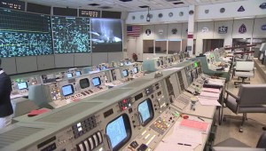 ¿Cómo lucía la sala de control de vuelo de Houston hace 50 años?