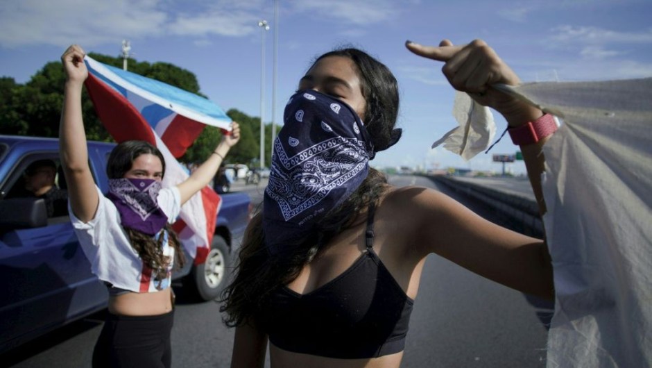 People take to the Las Americas Highway in San Juan, Puerto Rico, July 22, 2019 on day 9th of continuous protests demanding the resignation of Governor Ricardo Rosselló. - Protests erupted last week after the leak of hundreds of pages of text chats on the encrypted messaging app Telegram in which Rossello and 11 other male administration members criticize officials, politicians and journalists. In one exchange, chief financial officer Christian Sobrino makes homophobic references to Latin superstar Ricky Martin. In another, a mocking comment is made about bodies piled up in the morgue after Hurricane Maria, which left nearly 3,000 dead. (Photo by eric rojas / AFP) (Photo credit should read ERIC ROJAS/AFP/Getty Images)