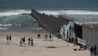 Los rostros de la inmigración en un muro fronterizo
