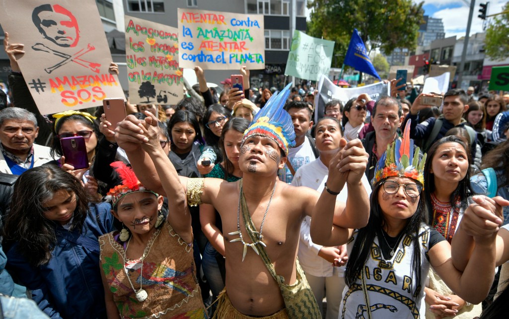 protesta bogota vs bolsonaro incendios amazonas
