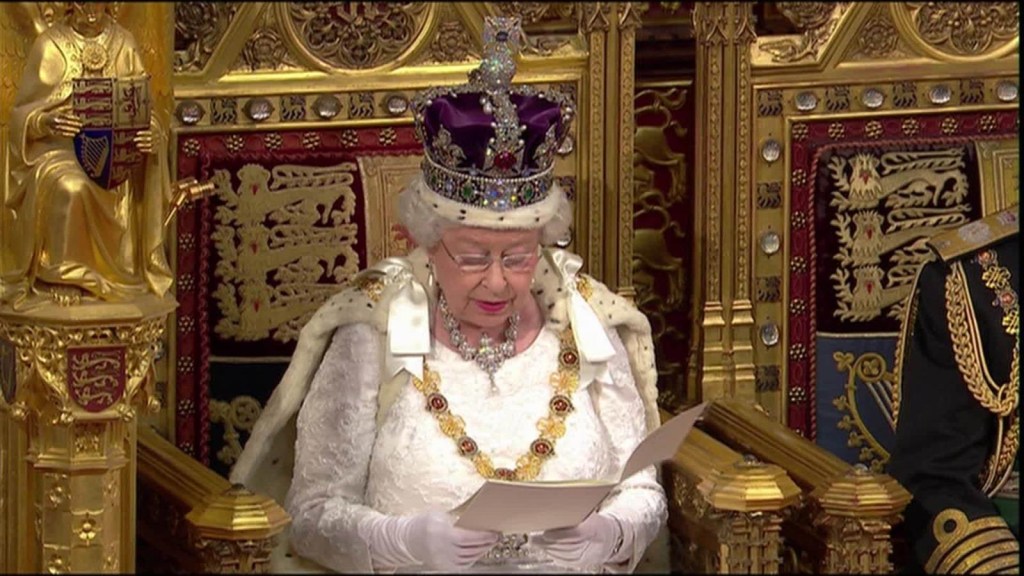 Brexit arrastra a Isabel II al vórtice político