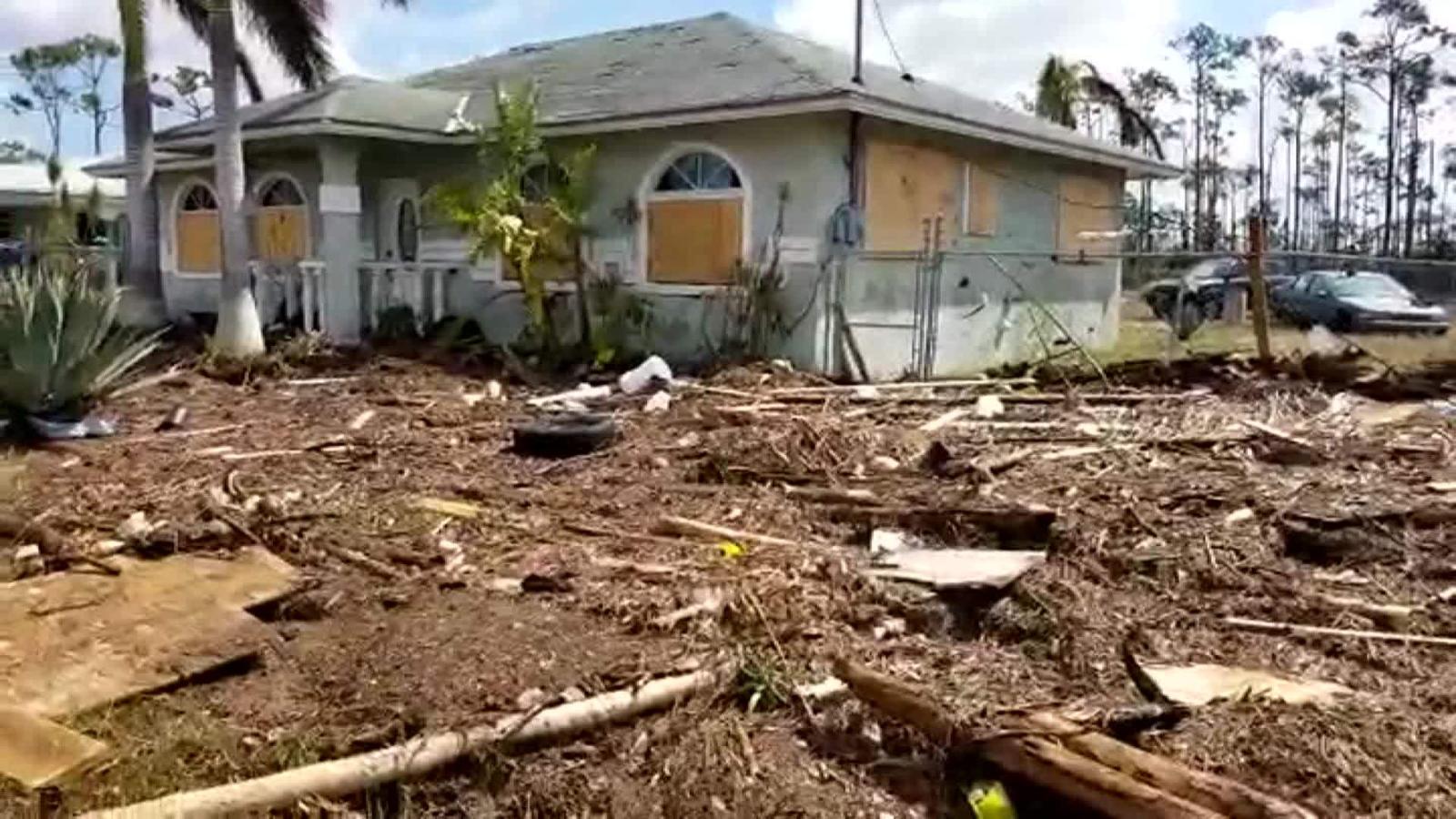 El alto nivel del agua por el paso del huracán Dorian deja escombros en las  viviendas en Freeport | Video | CNN