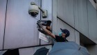 La lucha contra las cámaras de vigilancia en Hong Kong