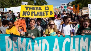 Miles de jóvenes lideran protestas contra el cambio climático