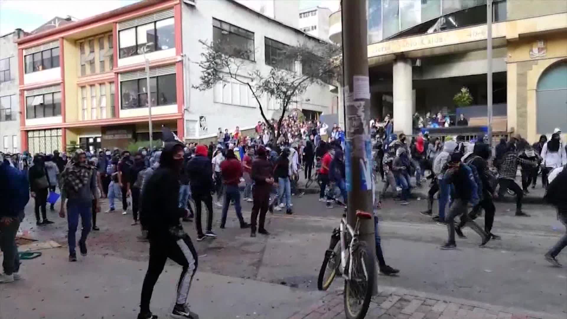 Disturbios Durante Protestas Estudiantiles En Bogotá - CNN