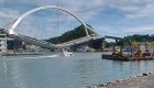 Impresionante derrumbe de un puente deja cuatro muertos