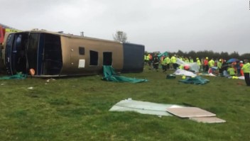 Inglaterra: Accidente de autobús deja 37 heridos