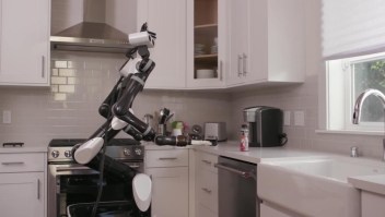 Entrenan robots para ayudar a personas mayores