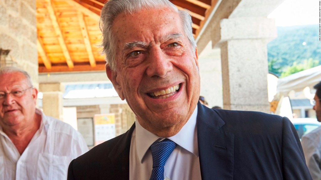 Vargas Llosa apoya a Vizcarra
