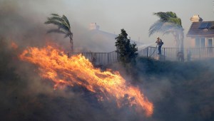 Alerta roja y evacuaciones por incendios en el sur de California