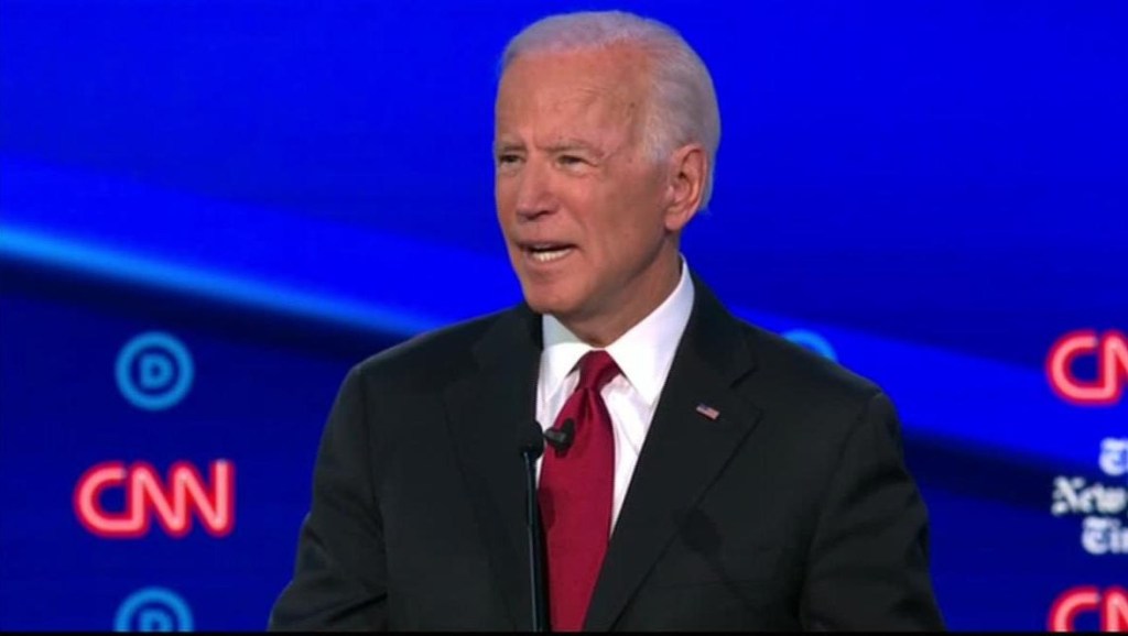 Biden negó corrupción de su hijo en Ucrania en debate demócrata