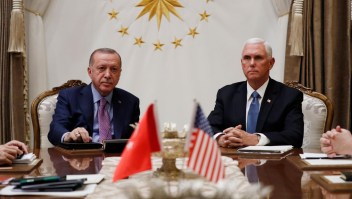 Pence confirma alto el fuego de Turquía