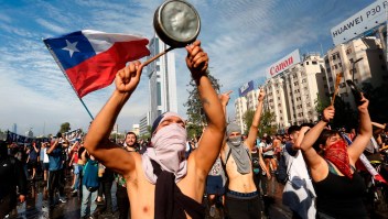 Manifestante: Los chilenos protestamos por la desigualdad