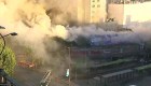 Arde otro edificio en Santiago entre las protestas