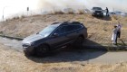 Autos escapan del fuego en el norte de California