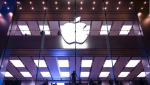 Apple se diversifica ante baja demanda del iPhone