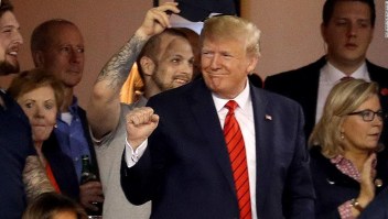 Vítores y abucheos a Trump en Serie Mundial