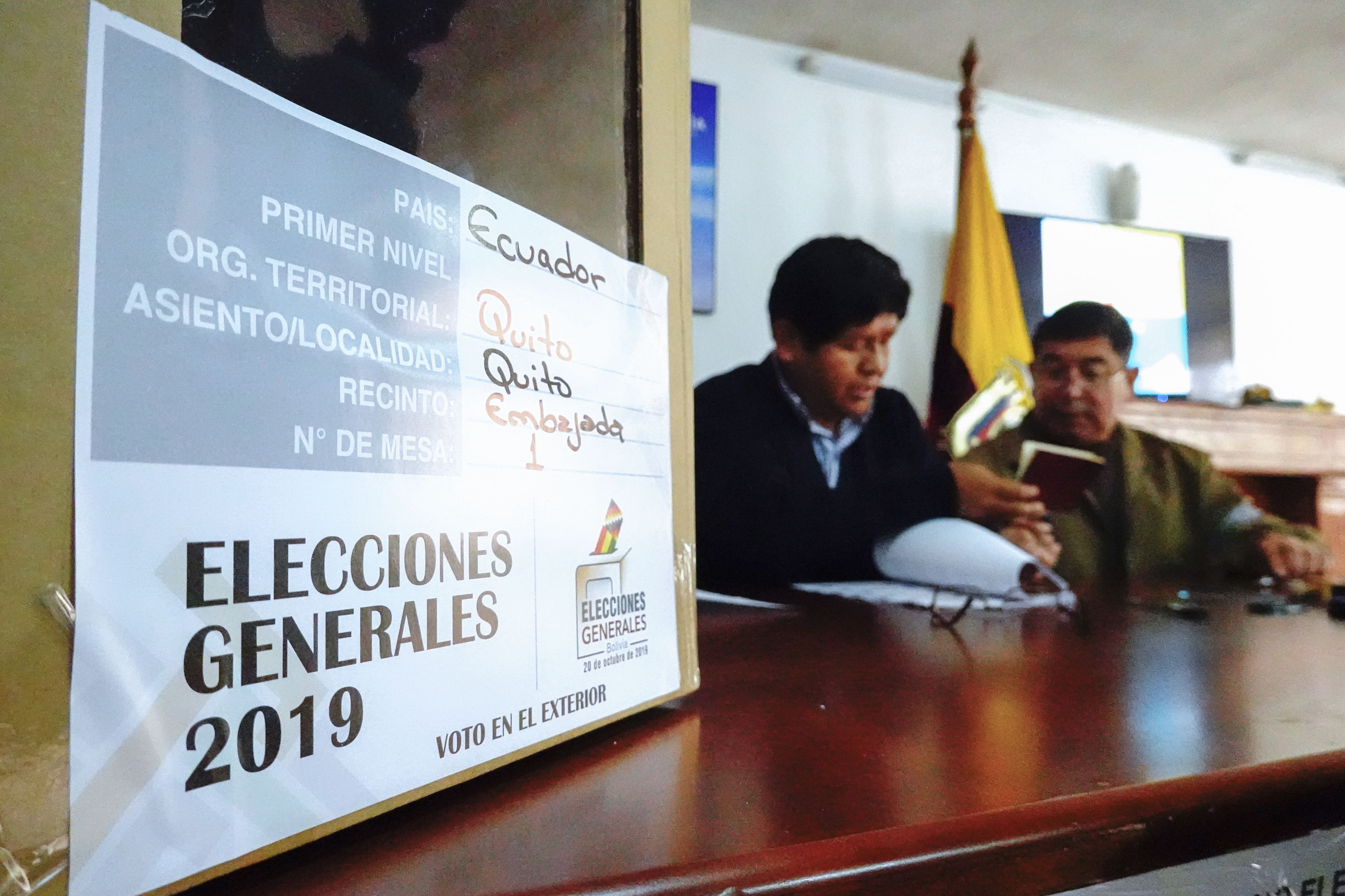 A Bolivian citizen residing in Ecuador prepares to vote during Bolivian presidential elections in Quito, on October20, 2019. - Polls opened in Bolivia Sunday with Evo Morales vying for a controversial fourth term as the country's first indigenous president amid allegations of corruption and authoritarianism. (Photo by RODRIGO BUENDIA / AFP) (Photo by RODRIGO BUENDIA/Afp/AFP via Getty Images)