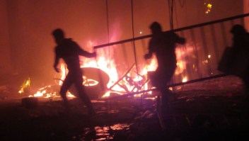 Manifestantes incendian oficinas electorales en Sucre, Bolivia