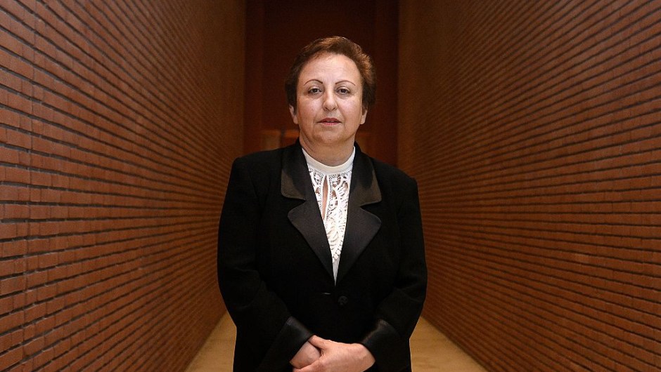 El Premio Nobel de la Paz 2003, Shirin Ebadi: “Por sus esfuerzos por la democracia y los derechos humanos. Se ha centrado especialmente en la lucha por los derechos de las mujeres y los niños".