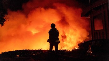 Un incendio forestal amenaza a Santa Barbara