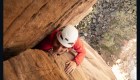 Escalador ciego sube una roca de 137 metros en Escocia