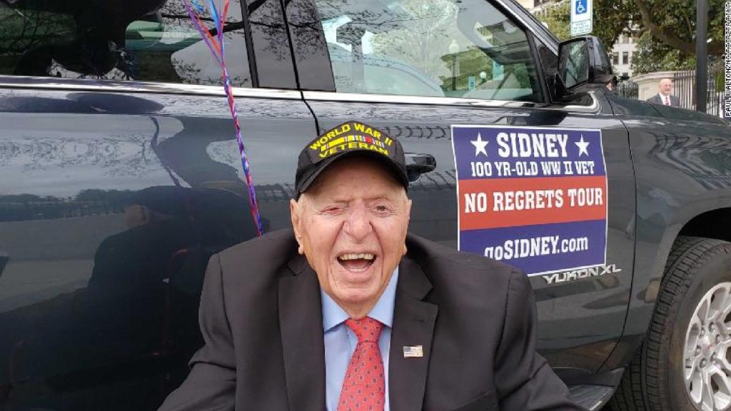 Veterano de 100 años de edad recorre EE.UU.