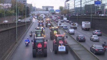 Miles de tractores en las calles de París y Berlín