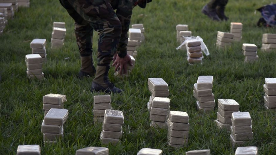Members of Bolivia's Special Squad against Drug Trafficking arrange a ton of cocaine in packages, seized on the eve near the locality of Baures, during its presentation to the press in Trinidad, El Beni, Bolivia on July 19, 2017. According to official sources the drug was heading to Brazil. / AFP PHOTO / ar / AIZAR RALDES (Photo credit should read AIZAR RALDES/AFP via Getty Images)