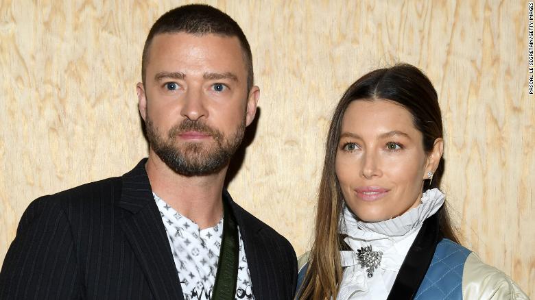 ligero Más temprano alfiler Justin Timberlake se disculpa con su esposa Jessica Biel después de que fue  fotografiado tomando la mano de su coprotagonista | CNN