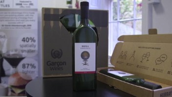 Esta botella de vino plana busca ayudar al medio ambiente
