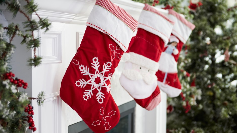 37 regalos de menos de $15 perfectos para llenar los calcetines navideños