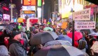Manifestantes en NY exigen "Enjuiciar y destituir" a Trump