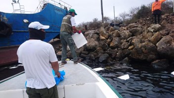 Se hunde una embarcación con diésel en las Islas Galápagos