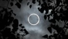 El eclipse solar "anillo de fuego" oscurece el cielo