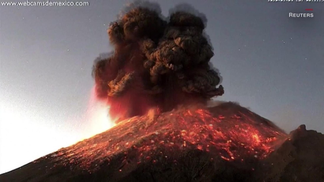 Espectacular explosión del Popocatépetl en México