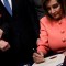 Juicio político a Trump: ¿Por qué Pelosi usó tantos bolígrafos?