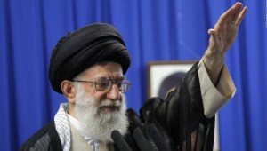 Líder supremo de Irán apuntó contra Donald Trump