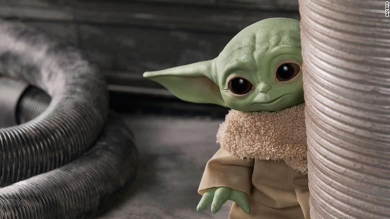 Baby Yoda En Realidad No Es Un Yoda Bebe Dice Jon Favreau Cnn