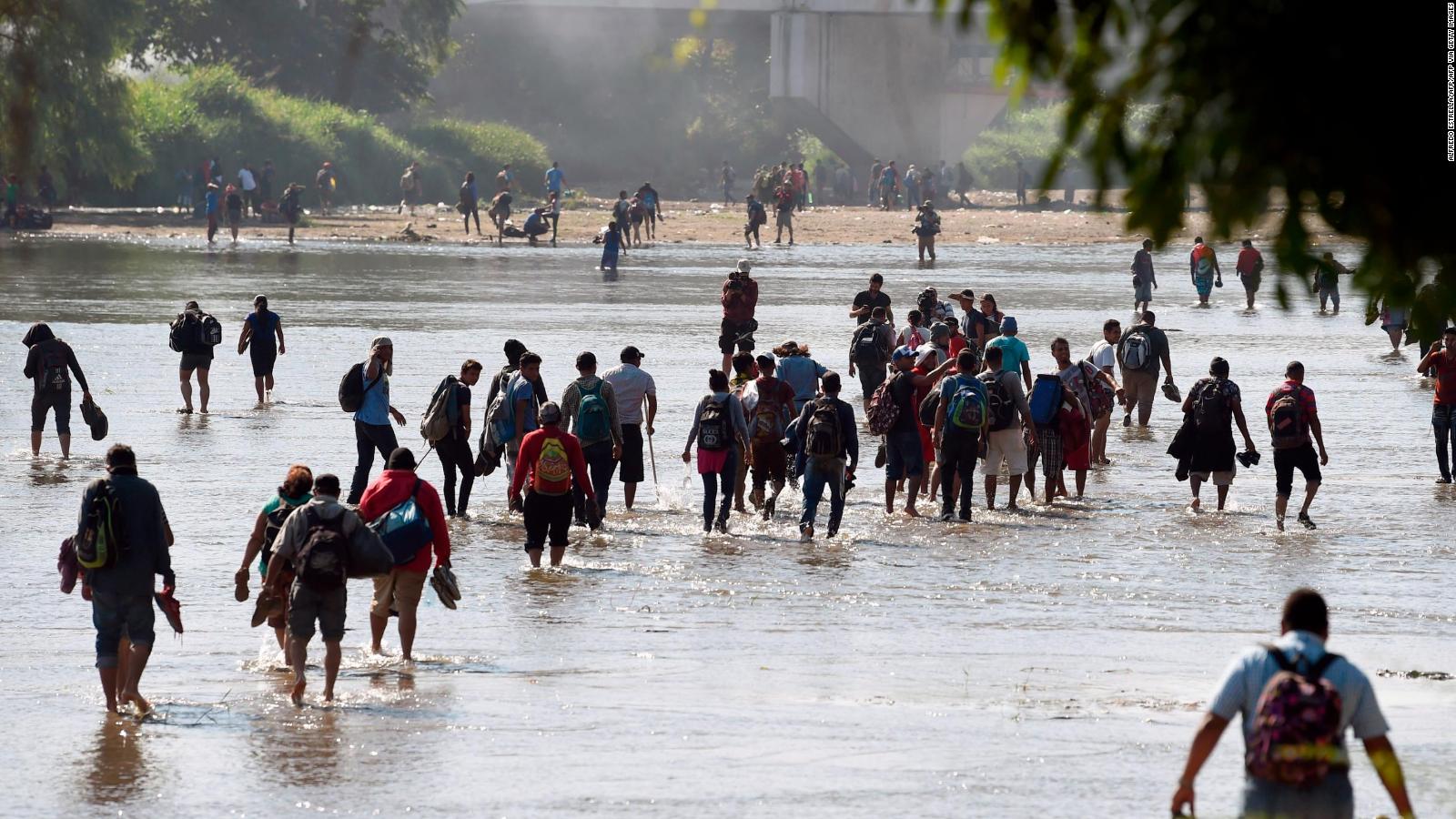 Nueva caravana de migrantes avanza en Guatemala con una