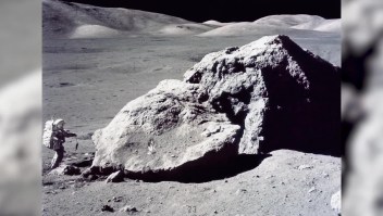 Millones de años de historia en un grano de polvo lunar