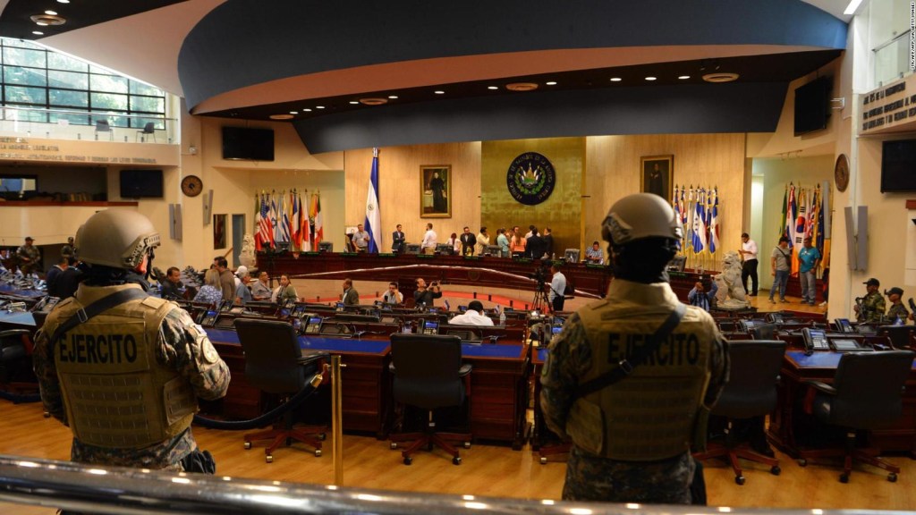Diputados condenan presencia armada en Asamblea Legislativa de El Salvador