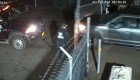 Hombre escapa por poco la embestida de una camioneta